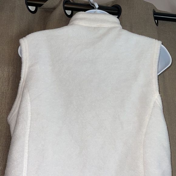 NWOT. TIPSY. White, zipper vest with front zipper pockets. LARGE. - Picture 9 of 11